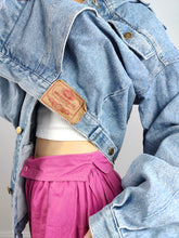 Load image into Gallery viewer, The Light Blue Movimento Denim Trucker Jacket | Vintage 90s light blue jeans jacket unisex M