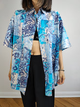 Load image into Gallery viewer, The Cotton Blue Tropical Print Shirt | Vintage Dubin short sleeve crazy pattern top unisex men M
