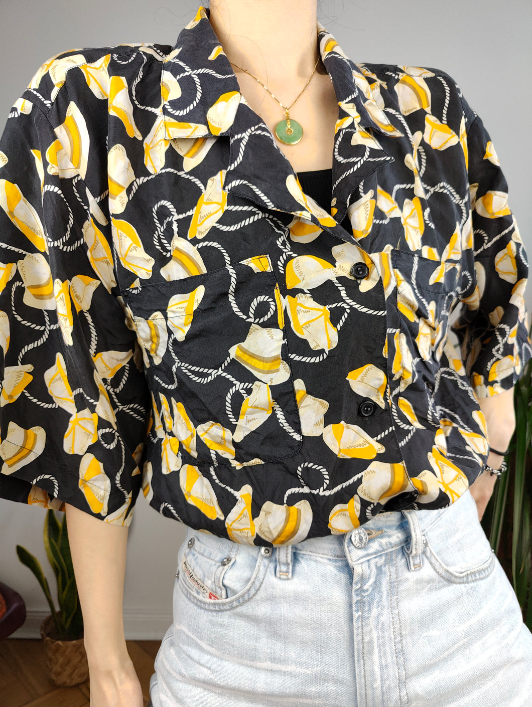 Vintage 100% silk shirt fun print pattern black yellow hats short sleeve button up XL