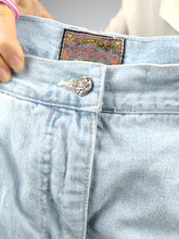 Load image into Gallery viewer, Vintage denim shorts jorts bermuda cotton light blue embroidery Gin Rummy 46/30 S-M
