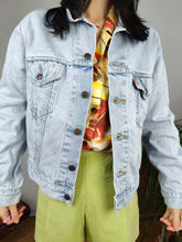 Load image into Gallery viewer, Vintage Levi´s denim jacket orange tab 70601 light blue women S