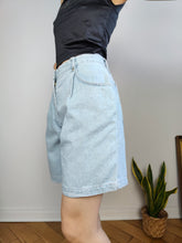 Load image into Gallery viewer, Vintage denim shorts jorts bermuda cotton light blue embroidery Gin Rummy 46/30 S-M
