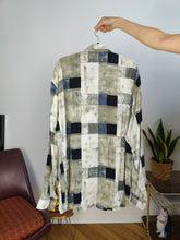 Load image into Gallery viewer, Vintage 100% viscose shirt print art pattern white green grey men unisex 41/42 L
