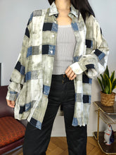 Load image into Gallery viewer, Vintage 100% viscose shirt print art pattern white green grey men unisex 41/42 L