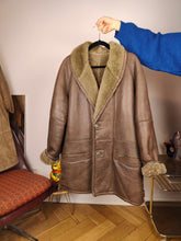 Load image into Gallery viewer, Vintage shearling coat M L | brown lambskin sheepskin leather sherpa jacket women unisex men
