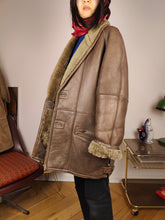 Load image into Gallery viewer, Vintage shearling coat M L | brown lambskin sheepskin leather sherpa jacket women unisex men