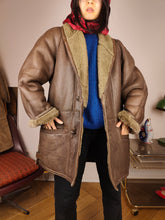 Load image into Gallery viewer, Vintage shearling coat M L | brown lambskin sheepskin leather sherpa jacket women unisex men