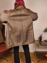 Load image into Gallery viewer, Vintage shearling coat M L | brown lambskin sheepskin leather sherpa jacket women unisex men