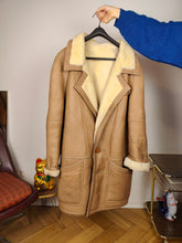 Load image into Gallery viewer, Vintage shearling coat L XL | beige brown lambskin sheepskin leather sherpa midi long jacket women unisex men