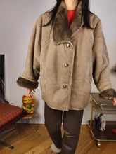 Load image into Gallery viewer, Vintage shearling coat M L | brown coffee lambskin sheepskin leather sherpa jacket women unisex men