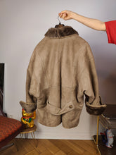 Load image into Gallery viewer, Vintage shearling coat M L | brown coffee lambskin sheepskin leather sherpa jacket women unisex men