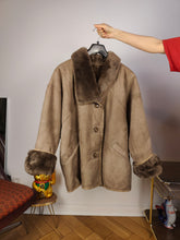 Load image into Gallery viewer, Vintage shearling coat M L | brown coffee lambskin sheepskin leather sherpa jacket women unisex men