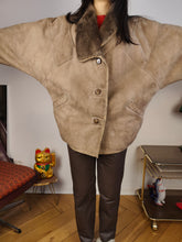 Load image into Gallery viewer, Vintage shearling coat M L | brown coffee lambskin sheepskin leather sherpa jacket women unisex men