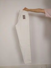 Load image into Gallery viewer, The White Jeans | Vintage white high waist denim mom jeans pants M