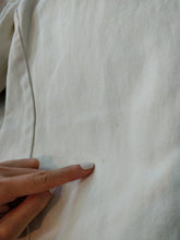 Load image into Gallery viewer, The White Jeans | Vintage white high waist denim mom jeans pants M
