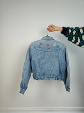 Load image into Gallery viewer, The Bianca Maria Caselli Embroidery Denim Jacket | Vintage 80s rare tulip flower floral rhine stones embroidered light blue jeans crop short jacket women S

