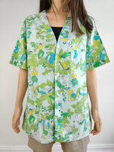 Load image into Gallery viewer, The Blue Green Jungle Pattern Blouse | Vintage flower fleurs animal parrot birds people crazy print short sleeve women shirt M
