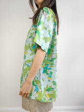 Load image into Gallery viewer, The Blue Green Jungle Pattern Blouse | Vintage flower fleurs animal parrot birds people crazy print short sleeve women shirt M
