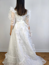 Load image into Gallery viewer, The 80s White Wedding Dress | Vintage puff sleeves ruffles Columbine bridal princess ball gown Victorian style lace tulle XS

