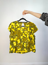 Load image into Gallery viewer, The Yellow Lemon Green Pattern Blouse | Vintage fruit spring summer structural fabric print short sleeve women top M

