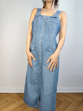 Lade das Bild in den Galerie-Viewer, Das Latzhosen-Maxi-Jeanskleid | Vintage 90er Jahre John Baner Overall hellblaue Jeans Frühling Sommer langes gerades Kleid SM
