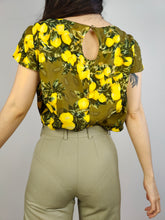 Load image into Gallery viewer, The Yellow Lemon Green Pattern Blouse | Vintage fruit spring summer structural fabric print short sleeve women top M
