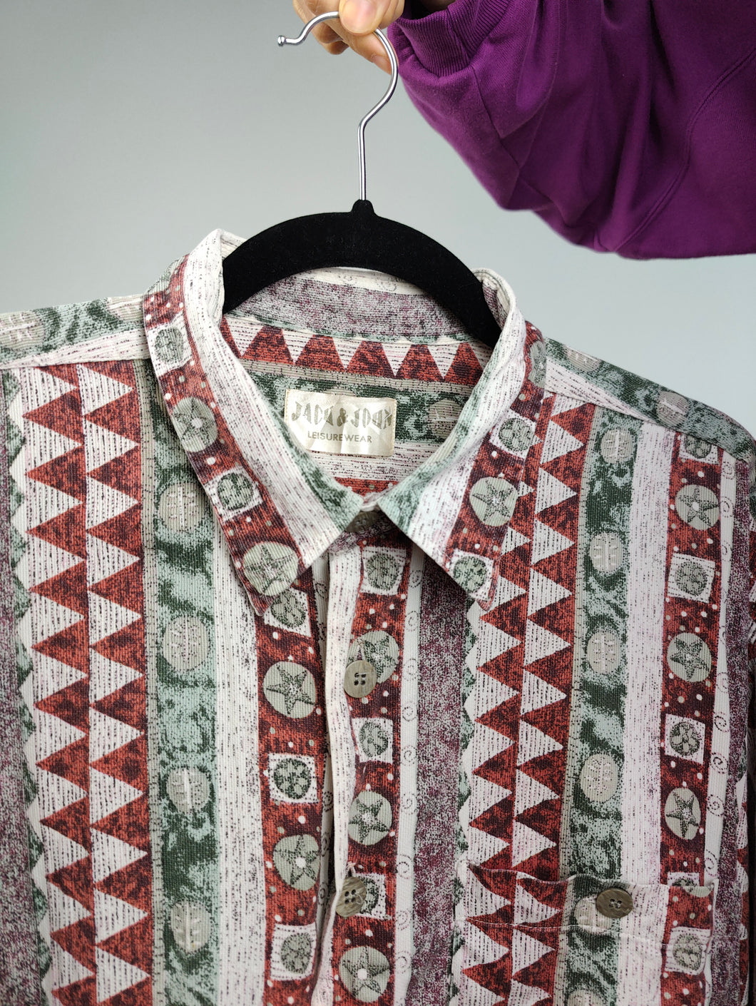 Das rot-grüne Streifenmuster-Shirt | Vintage 90er Langarm Streifen geometrischer Dreiecksdruck Unisex Herren L