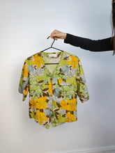 Load image into Gallery viewer, The Linen Green Yellow Flower Pattern Blouse | Vintage second hand 100% pure linen beige brown floral spring summer print short sleeve top S

