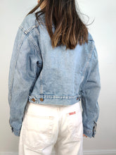 Lade das Bild in den Galerie-Viewer, Die blaue Crop Casucci Jeansjacke | Vintage 90er Jahre hergestellt in Italien hellblaue Jeans Crop Short Damen S
