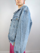 Load image into Gallery viewer, The Light Blue Movimento Denim Trucker Jacket | Vintage 90s light blue jeans jacket unisex M
