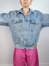 Load image into Gallery viewer, The Light Blue Movimento Denim Trucker Jacket | Vintage 90s light blue jeans jacket unisex M
