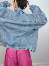 Load image into Gallery viewer, The Light Blue Movimento Denim Trucker Jacket | Vintage 90s light blue jeans jacket unisex M
