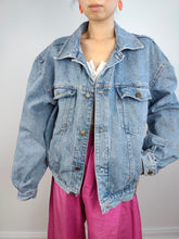 Load image into Gallery viewer, The Light Blue Movimento Denim Trucker Jacket | Vintage 90s light blue jeans jacket unisex M
