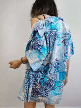 Lade das Bild in den Galerie-Viewer, Das baumwollblaue Hemd mit tropischem Print | Vintage Dubin Kurzarm-Oberteil mit verrücktem Muster, Unisex, Herren, M
