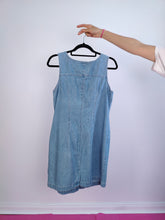 Lade das Bild in den Galerie-Viewer, Das Latzhosen-Mini-Jeanskleid | Vintage 90er Jahre John Baner Overall hellblaue Jeans Frühling Sommer gerades Kleid SM
