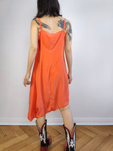 Lade das Bild in den Galerie-Viewer, Das orangefarbene Slip-Kleid asymmetrisch | Vintage Midi langes Dessous-Trägerkleid SM
