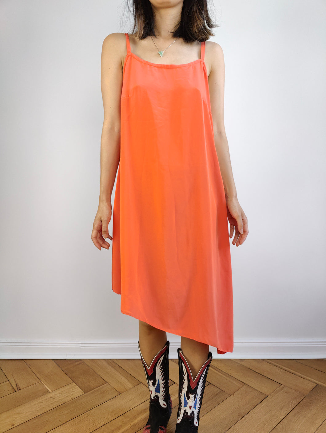 Das orangefarbene Slip-Kleid asymmetrisch | Vintage Midi langes Dessous-Trägerkleid SM