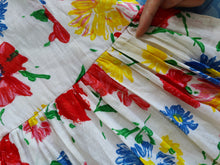 Lade das Bild in den Galerie-Viewer, Das Leinen-Cottagecore-Blumen-Weiß-Rot-Kleid | Vintage Puffärmel Österreichisches Hasegg Dirndl volkstümlich romantisch XS-S EU36
