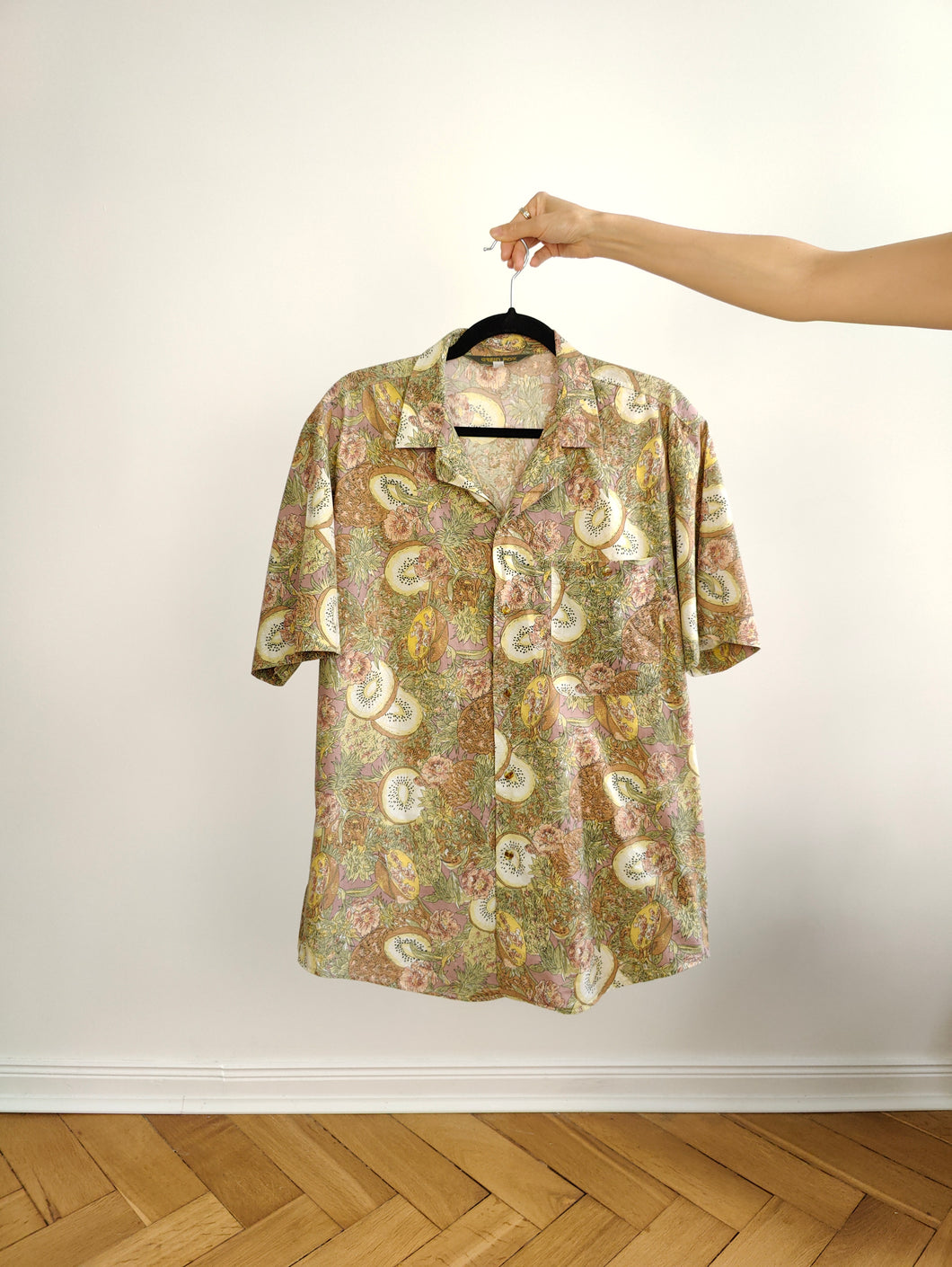 The Tropical Kiwi Cream Print Shirt | Vintage short sleeve flower fruit beige pattern unisex men L