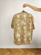 Lade das Bild in den Galerie-Viewer, Das Hemd mit tropischem Kiwi-Creme-Print | Vintage Kurzarm Blumen Obst Beige Muster Unisex Herren L
