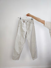 Load image into Gallery viewer, The White Grey Cotton Mom Trousers | Vintage Janet by Annabelle high waist mom jeans relaxed fit pants 30/30 M
