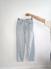 Load image into Gallery viewer, The Levi&#39;s 901 Light Blue Denim Jeans | Vintage pants high waist mom women S W30 L32
