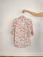 Load image into Gallery viewer, The Silk Floral White Rose Pattern Blouse | Vintage peach pink flower print short sleeve women button up shirt M-L
