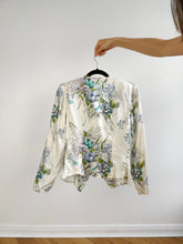 Load image into Gallery viewer, The Romantic White Floral Pattern Blouse | Vintage flower print feminine blouse fitted waist S
