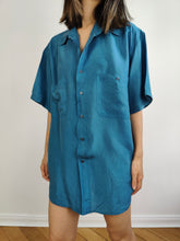 Load image into Gallery viewer, The Silk Blue Plain Short Sleeve Blouse | Vintage 90s silk shirt unisex men L
