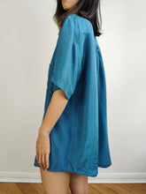 Load image into Gallery viewer, The Silk Blue Plain Short Sleeve Blouse | Vintage 90s silk shirt unisex men L

