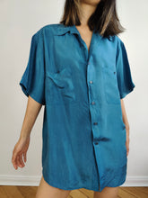 Load image into Gallery viewer, The Silk Blue Plain Short Sleeve Blouse | Vintage 90s silk shirt unisex men L
