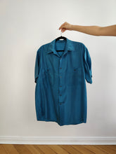 Load image into Gallery viewer, The Silk Blue Plain Short Sleeve Blouse | Vintage 90s silk shirt unisex men L
