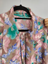 Load image into Gallery viewer, The Silk Purple Pink Floral Pattern Blouse | Vintage silk blend flower watercolor bow tie IT46 M
