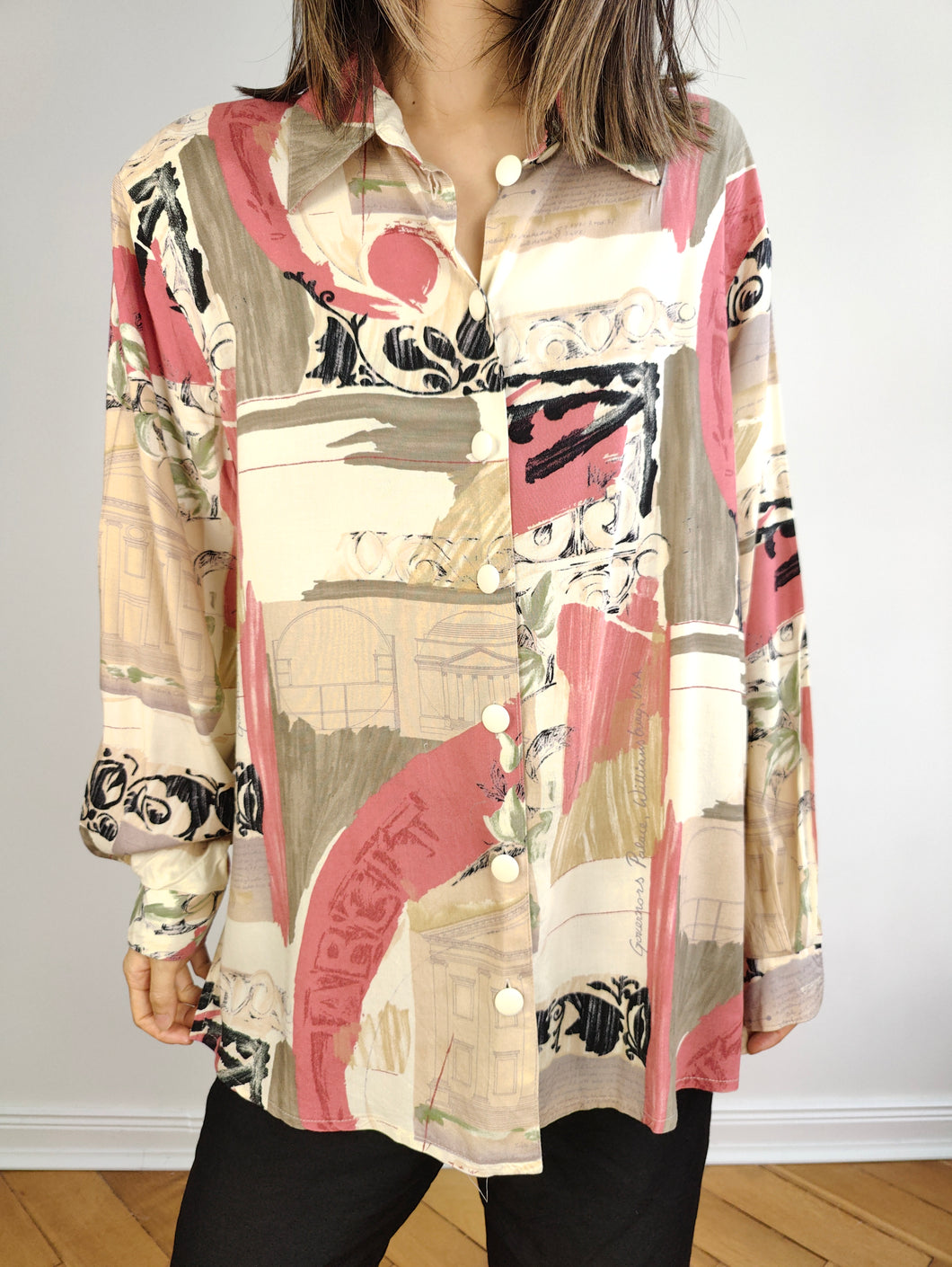 Die Bluse mit pfirsichcremefarbenem Muster | Vintage Viskose rosa weiß bedrucktes Hemd Damen M